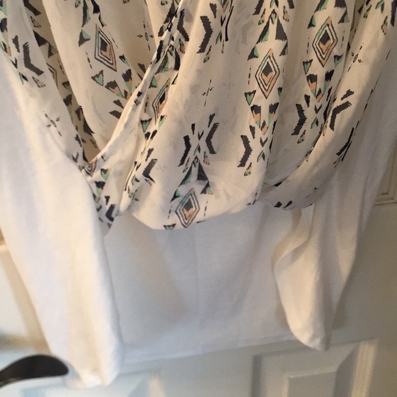 Aztec wrap top - Picture 3 of 3